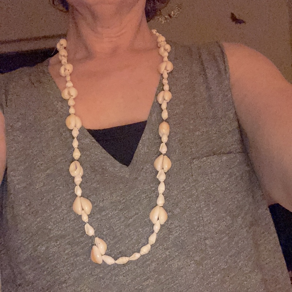 Shell Necklace - Picture 3 of 3